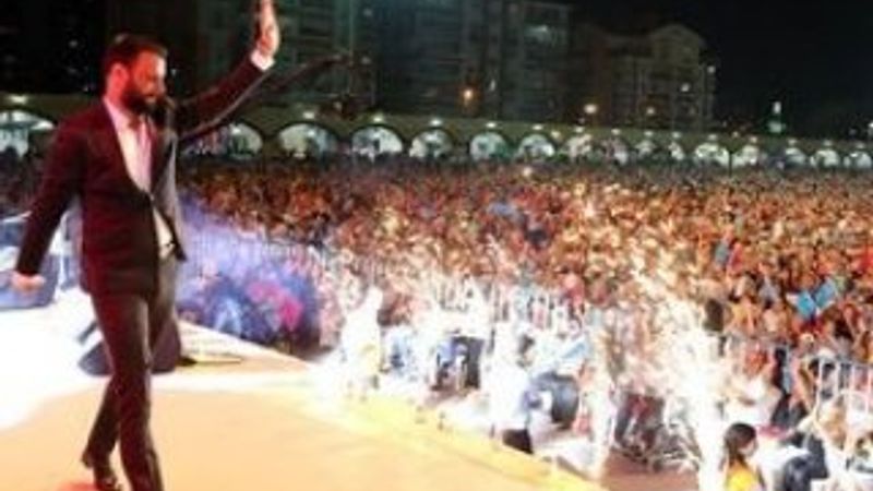 Alişan 100 bin kişiye konser verdi
