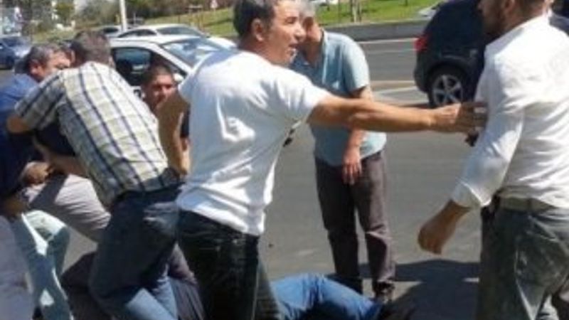 Ankara'da yol verme kavgası İZLE