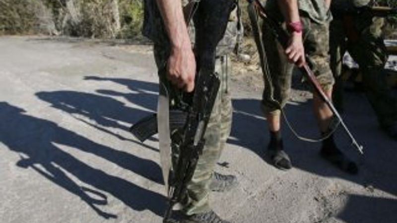 Rus yanlıları 2 Ukraynalı askeri serbest bıraktı