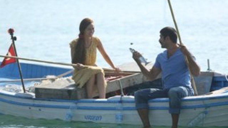 Burak Özçivit hastaneye kaldırıldı