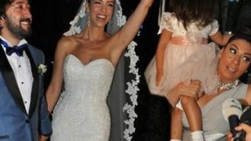 Işın Karaca düğününü erteledi