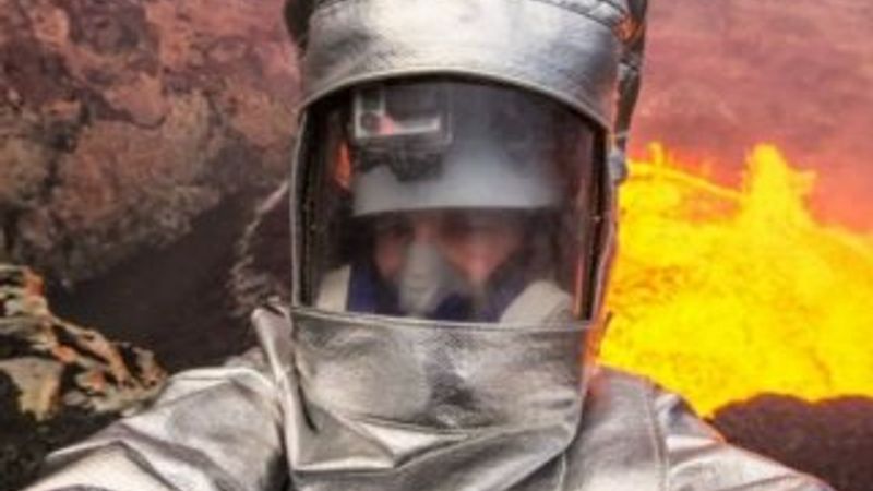 Avustralyalı belgeselciden yanardağ kraterinde özçekim