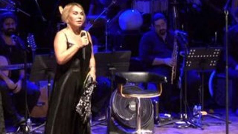 Minik Serçe‘den güvenlik görevlisine fırça İZLE