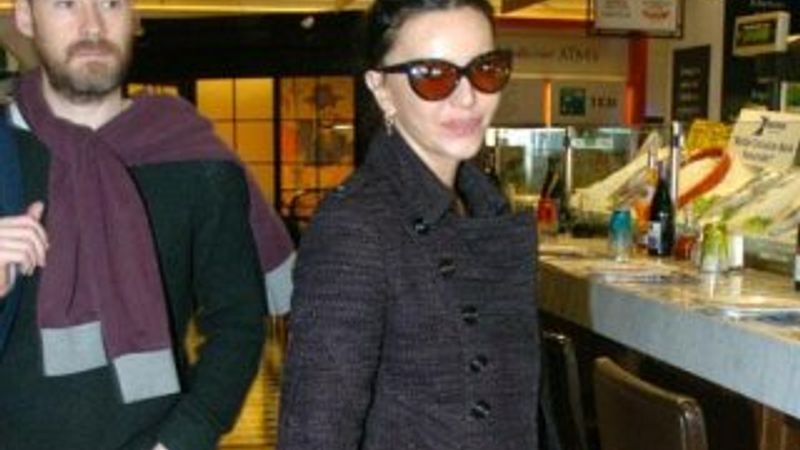 Hande Ataizi bebeğinin fotoğrafını paylaştı