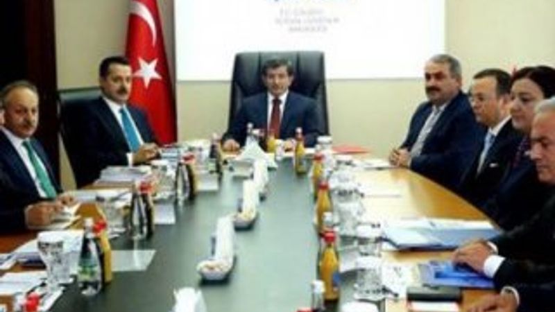 Başbakan Davutoğlu SGK'yı ziyaret etti