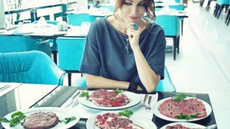 Elif Şafak vejetaryen olmayı bıraktı