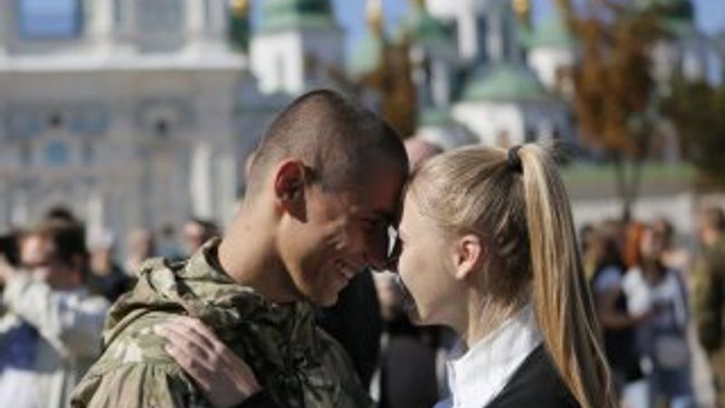 Ukrayna milliyetçisi Azov taburu geri döndü