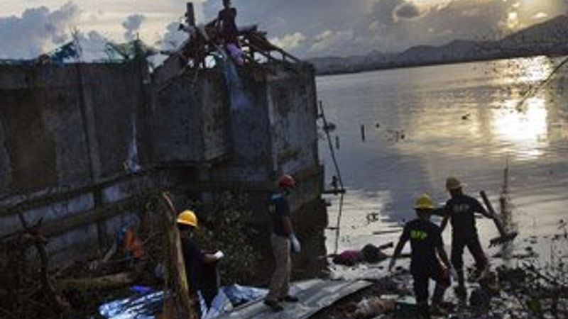 Filipinler yılın en şiddetli tayfunu etkisinde