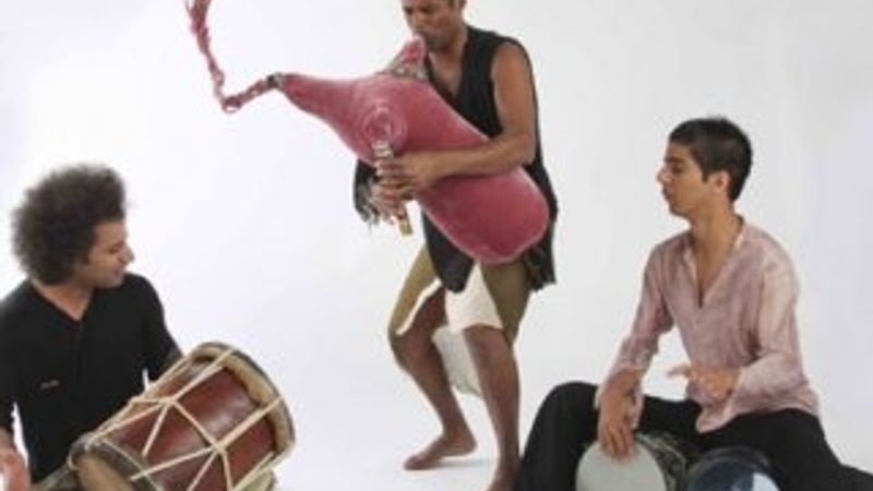 İranlı tulum sanatçısı İstanbul'da İZLE