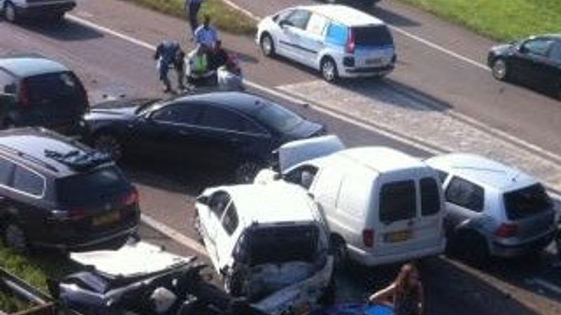 Hollanda'da 150 araçlık zincirleme kaza