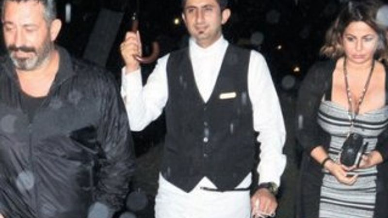 Cem Yılmaz yemek yediği kadınları tanımadı