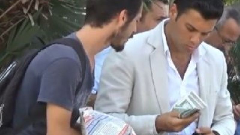 Kelepçeli kaçak şakası yapmak isterken şaşkına döndüler