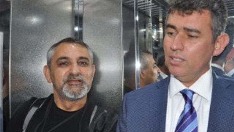 Metin Feyzioğlu asansörde mahsur kaldı İZLE