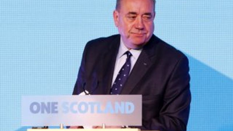 İskoçya Başbakanı Salmond istifa etti