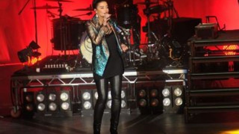 Sıla: Beni öpmek öyle kolay mı