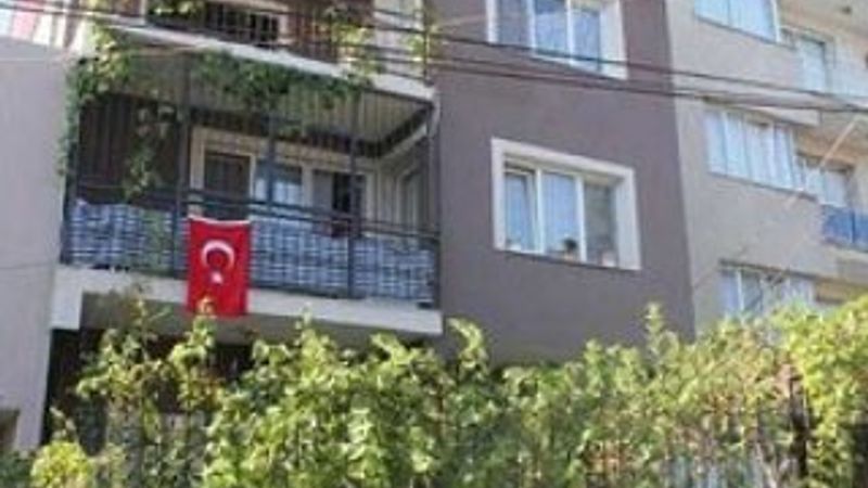 IŞİD'den kurtulan 46 Türkün evlerine bayrak asıldı