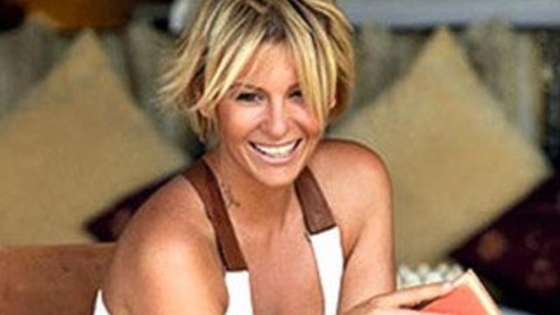 Ayşe Arman yine yatağa girdi