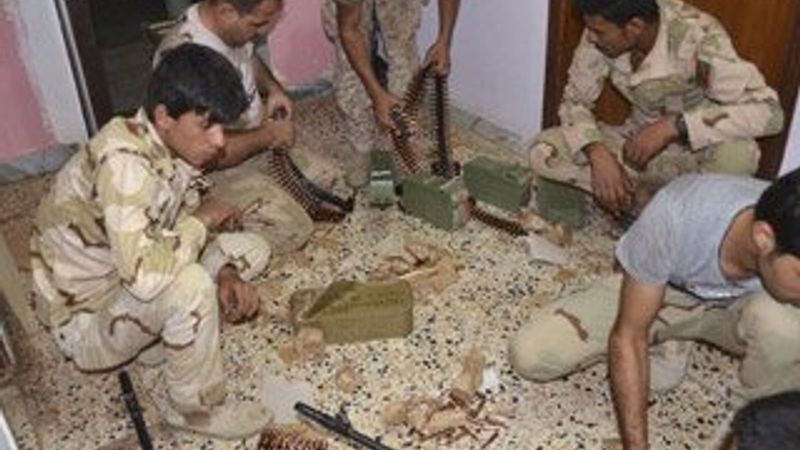 400 Irak askeri IŞİD kuşatması altında