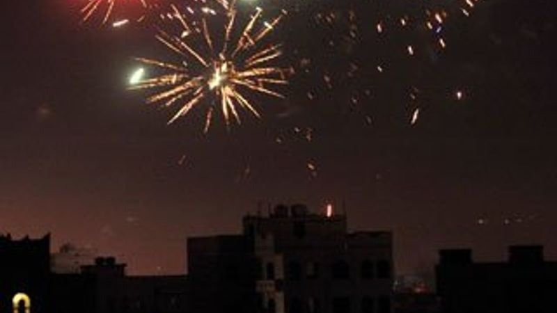 Yemen'de Husiler devrimi kutladı