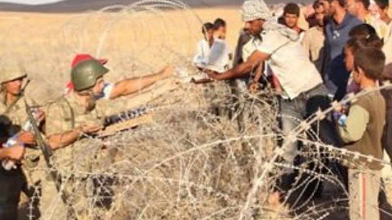 Kızılay'dan Suriyelilere sınırötesi yardım