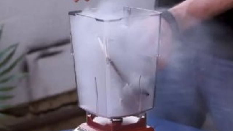 Ağır makineli silahla iPhone 6 sağlamlık testi