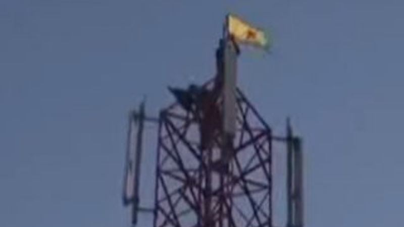 IŞİD Kobani'de Kürt bayrağını indirdi İZLE