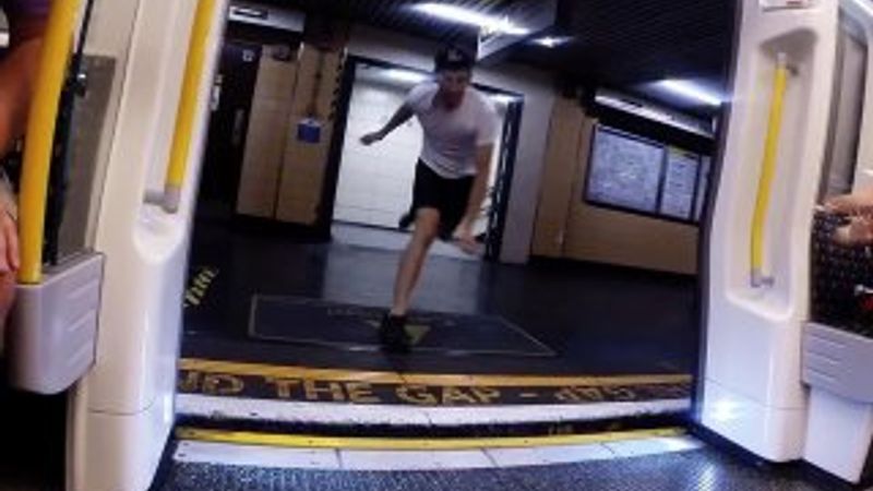 Trenle yarışan adam İZLE