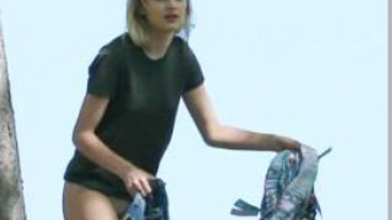 Megan Irwin sokakta soyundu