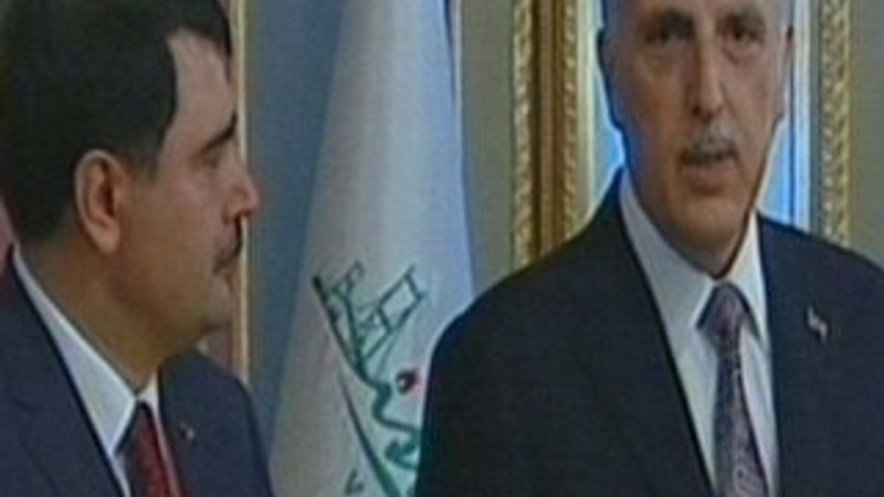 Vali Mutlu görevini Vasip Şahin'e devretti