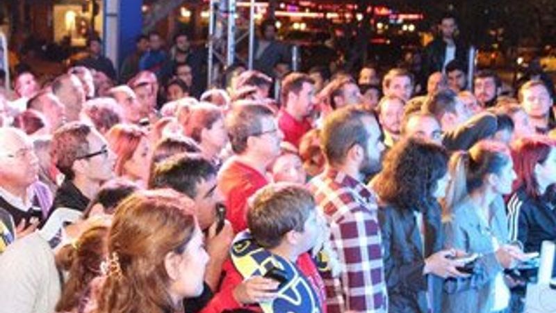 İstanbul'da iPhone 6 kuyruğu