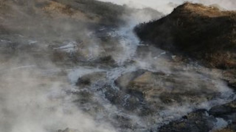 Suriye petrolü toprağa akıyor