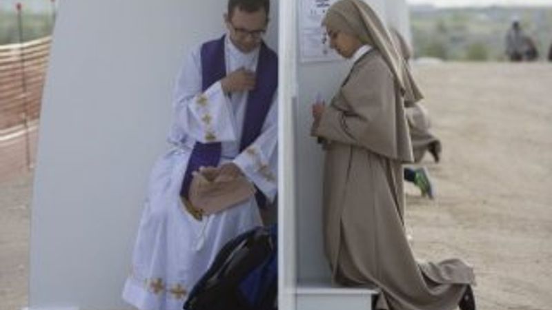 İspanya'da toplu günah çıkarma seansı