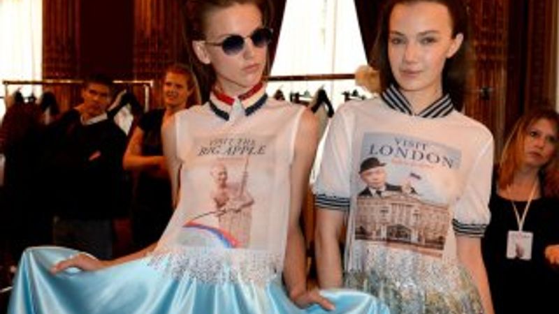 Paris Moda Haftası'nda Putin mesajı