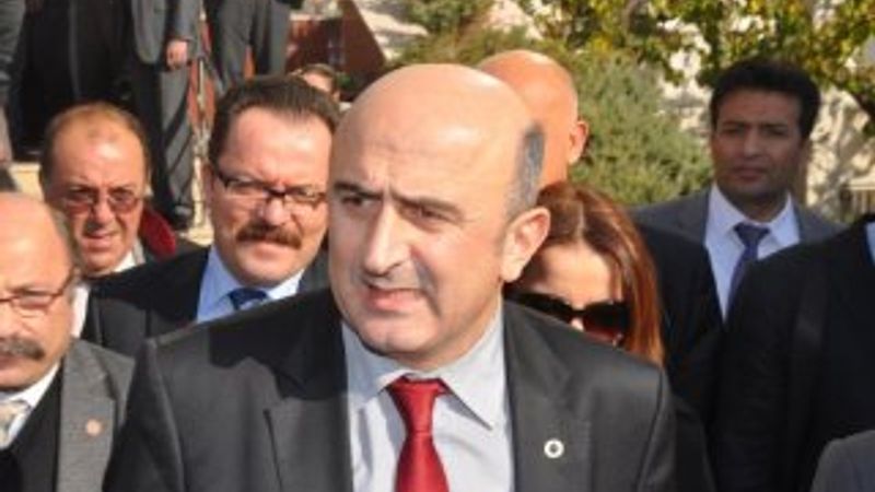 Eminağaoğlu'ndan ortaöğretimde başörtüsüne iptal davası