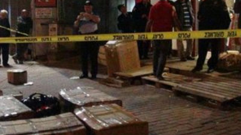 Kargocu elindeki kutuyu düşürünce mermiler ateş aldı