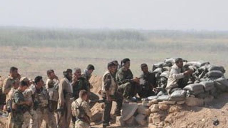 IŞİD'le çatışan Peşmerge bazı köylerden geri çekildi