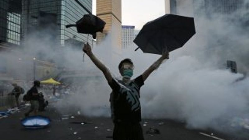 Hong Kong'da Şemsiye Devrimi sürüyor