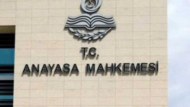 Anayasa Mahkemesi'nden 2 yürütmeye durdurma