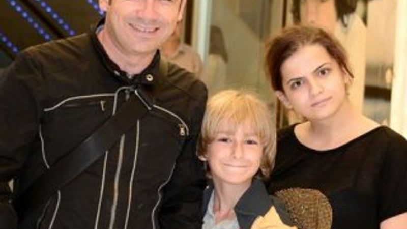 Ferhat Göçer çocuklarıyla alışverişte