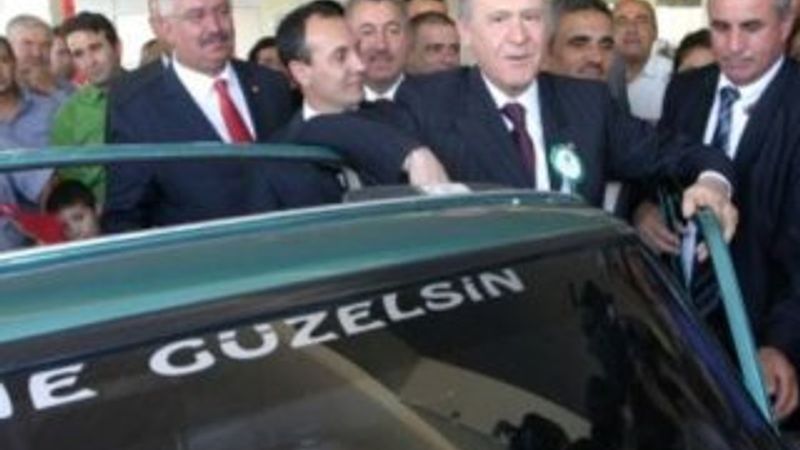 Devlet Bahçeli yeni bir klasik araba aldı