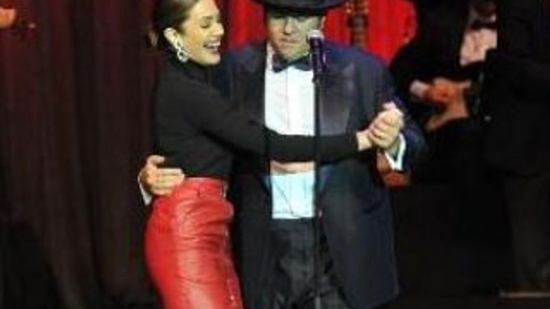 Özge ve Ata çifti seyircileri coşturdu