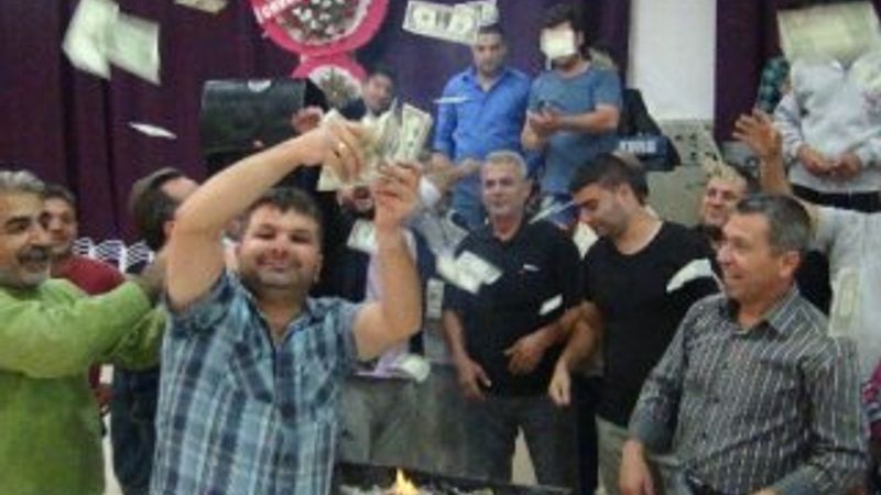 Adanalı müzisyenlerin sahte dolar isyanı