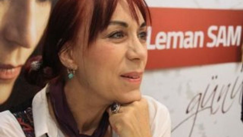 Leman Sam kendisini eleştirenlere hakaret etti