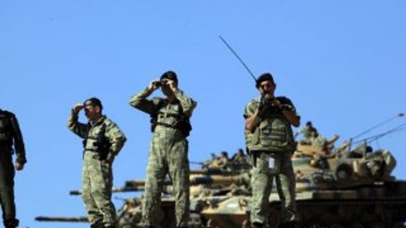 Kobani sınırına tank yığınağı