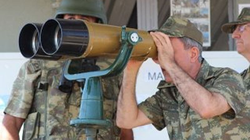 Orgeneral Hulusi Akar sınır birliklerini gezdi