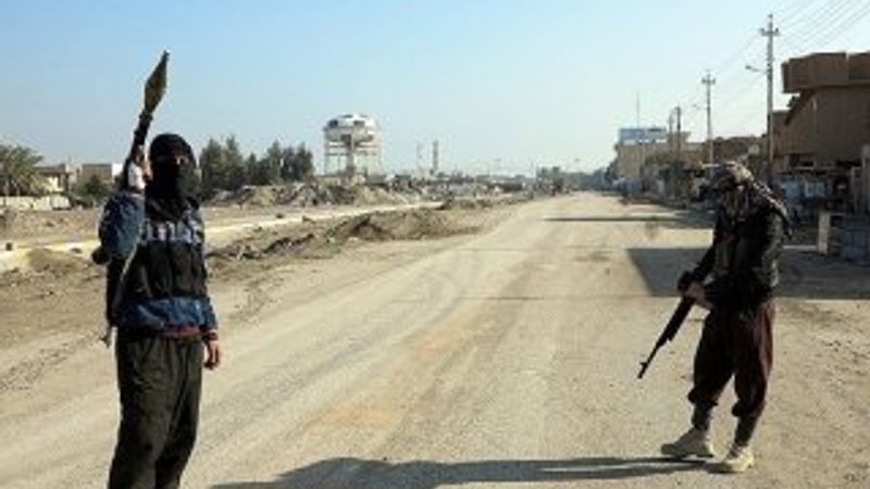 IŞİD Kobani'yi dört koldan kuşattı