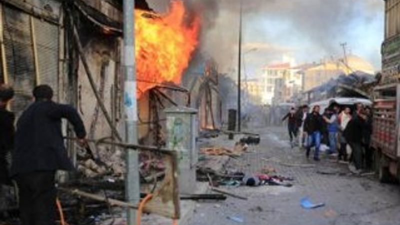 Van'ın Erciş ilçesi savaş alanına döndü