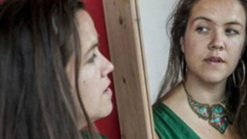 Aradığı aşkı bulamayınca kendisiyle evlendi