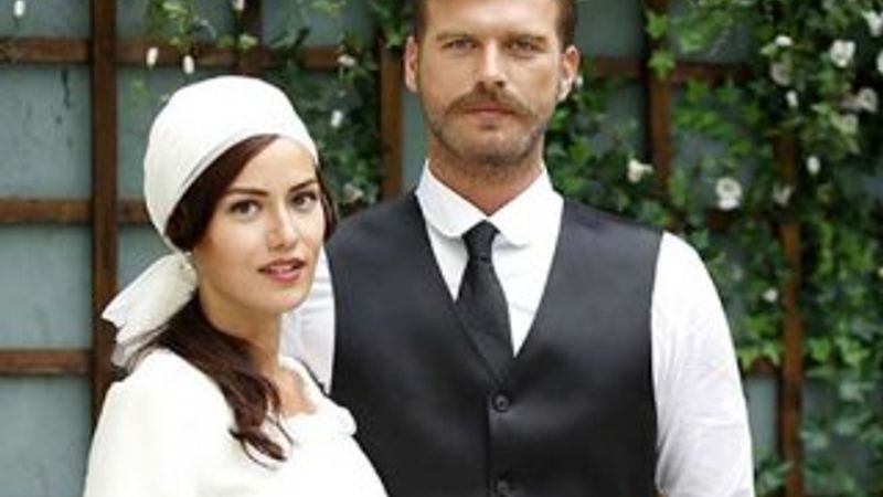 Fahriye Evcen yönetmeninden özür diledi