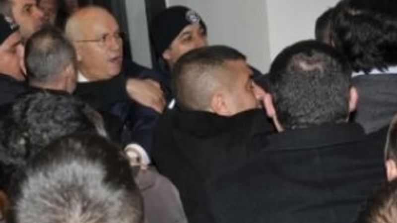 CHP Antalya İl Kongresi olaylı başladı